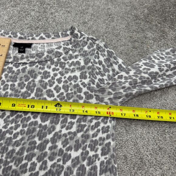 Tahari Leopard Pullover Sweater Womens Small Gray Animal Print Stretch Casual - Picture 8 of 11